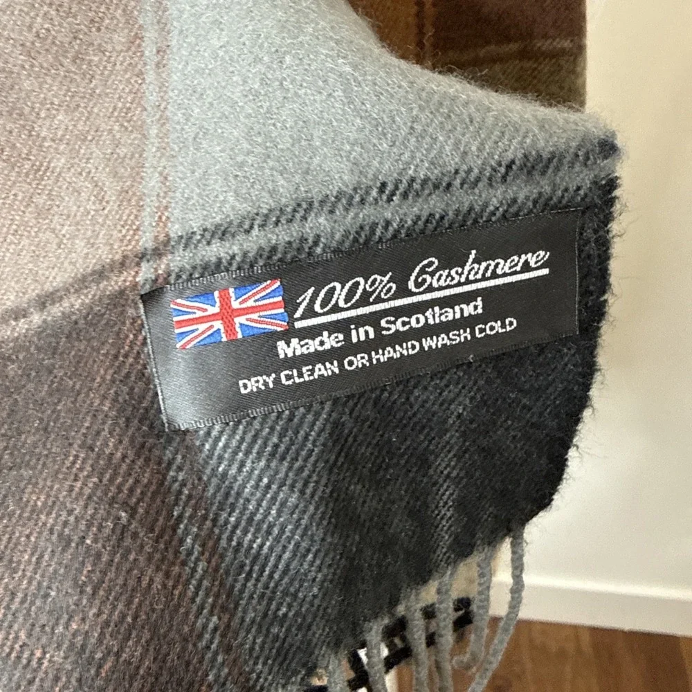 100% Cashmere Plaid Scarf Fringe Made Scotland Quiet Luxury Old Money Neutral